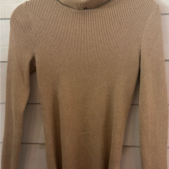 Lauren Ralph Lauren tan/gold metallic  Turtleneck Sweater in size medium. - Picture 5 of 10